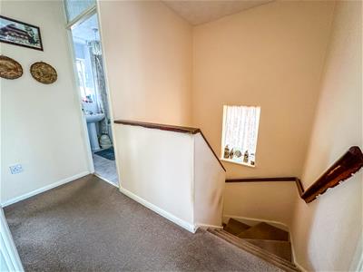 FIRST FLOOR LANDING